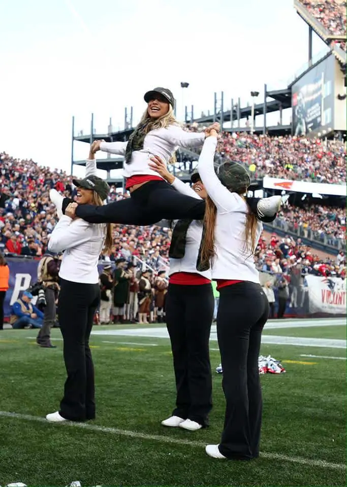 nfl patriots cheerleaders in yoga pants